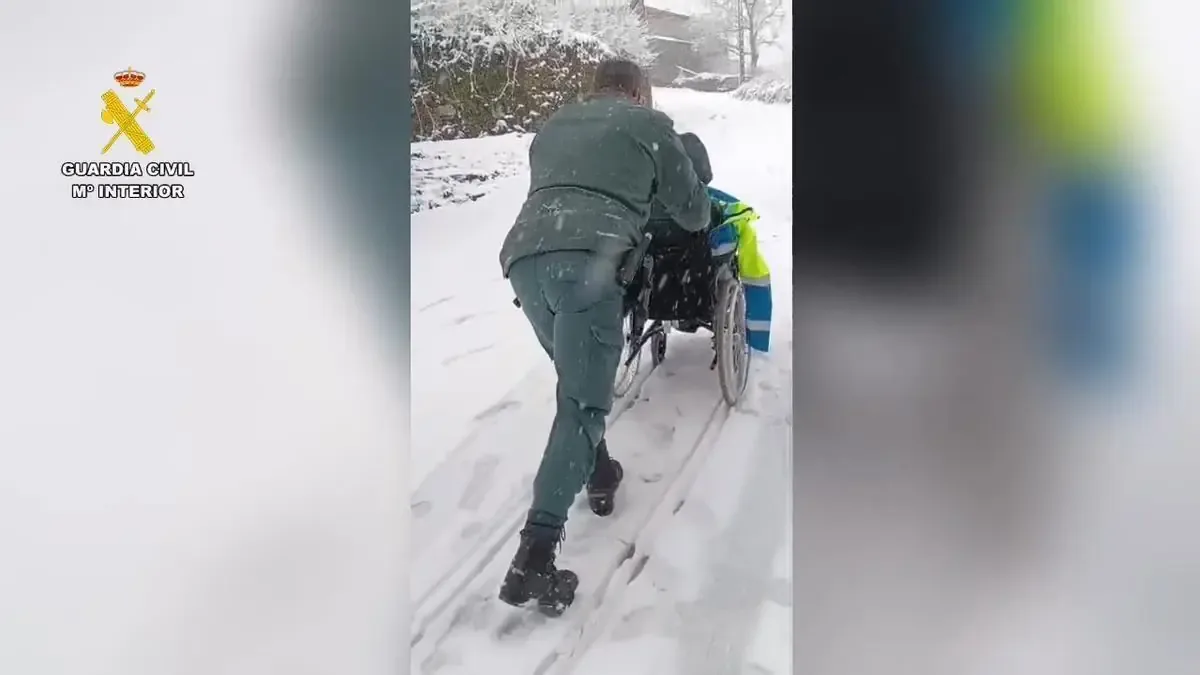 La intervención del SEPRONA asegura el regreso seguro de pacientes en medio de nevadas.