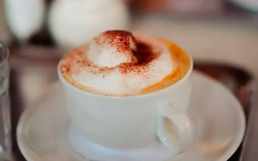 El P. Antonio Fausto Naironi escribió el primer tratado sobre el café en 1671, conectando la bebida con la cultura cristiana.