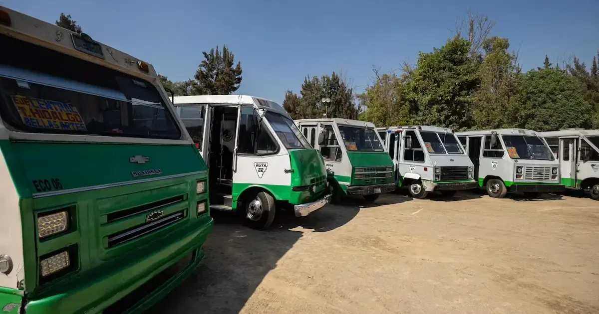 La Jefa de Gobierno de la CDMX anuncia incentivos para sustituir microbuses obsoletos.