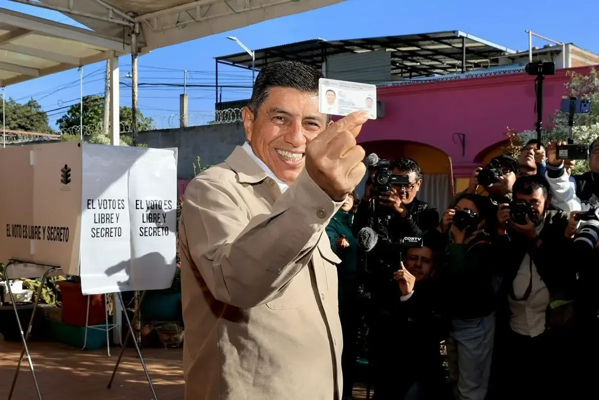 La jornada de revocación de mandato en Oaxaca inicia con baja asistencia.