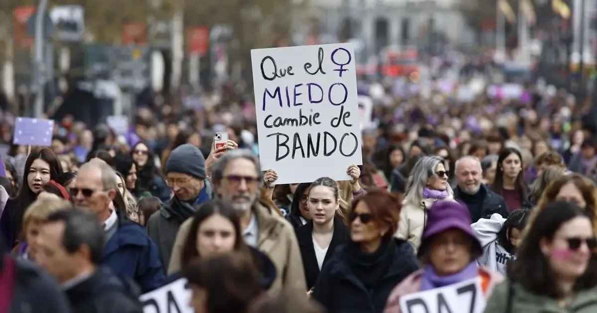 La jornada del 8-M reunió a miles de personas en varias ciudades para exigir igualdad y condenar la guerra.