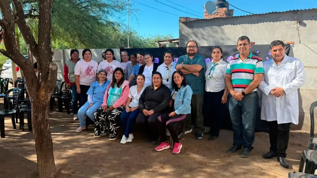 La jornada incluyó pruebas rápidas, vacunaciones y entrega de anteojos gratuitos a los vecinos.