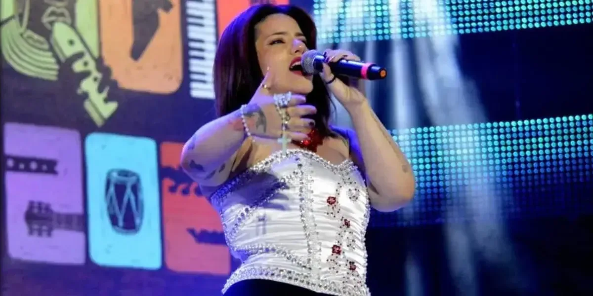 La joven cantante emociona al jurado con su interpretación y su historia familiar.