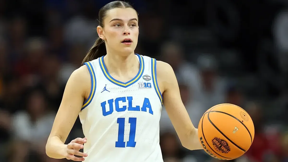 La joven jugadora de UCLA, de ascendencia mexicana, busca ser seleccionada en el draft de la WNBA.