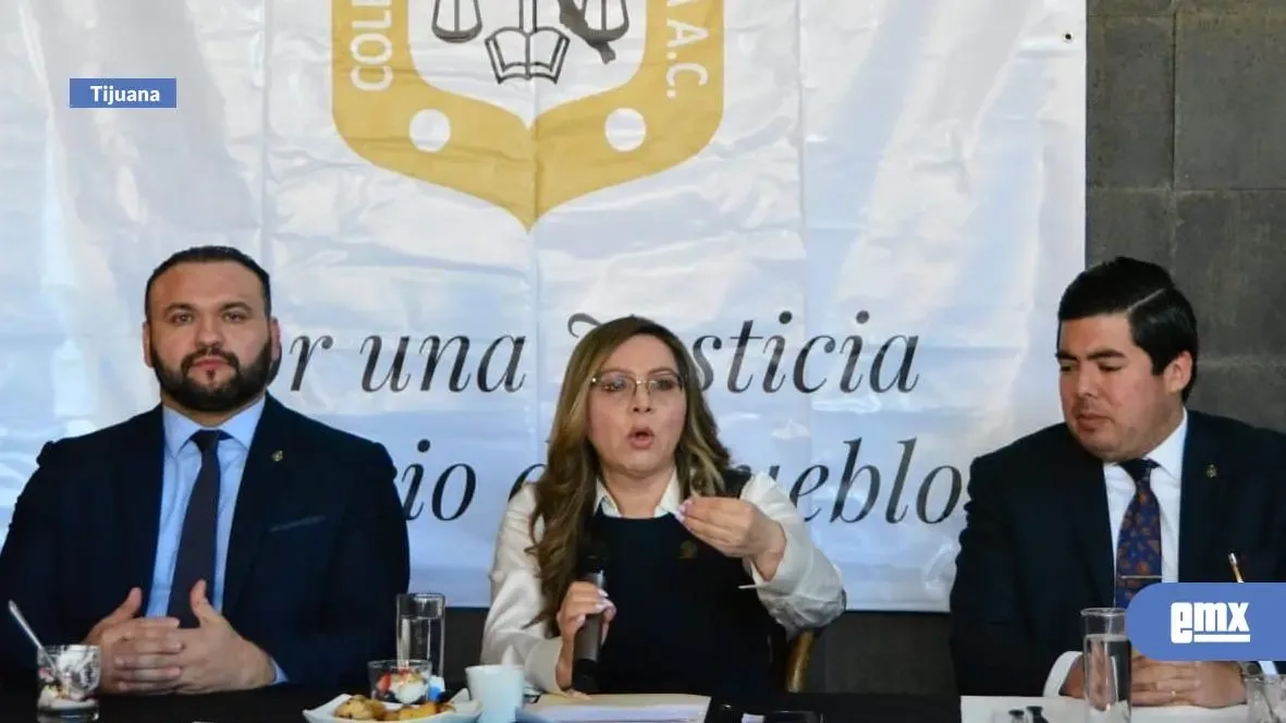 La jueza Evangelina Zavala durante su exposición en el Colegio de Abogados de Tijuana.