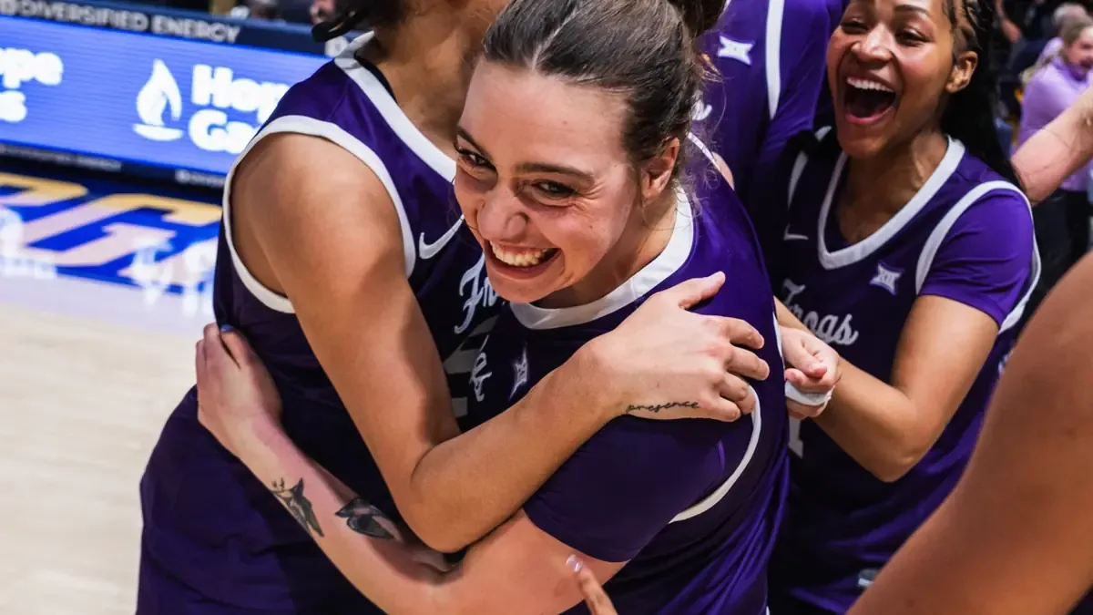 La jugadora asturiana combina su pasión por el arte y el baloncesto en su camino profesional.