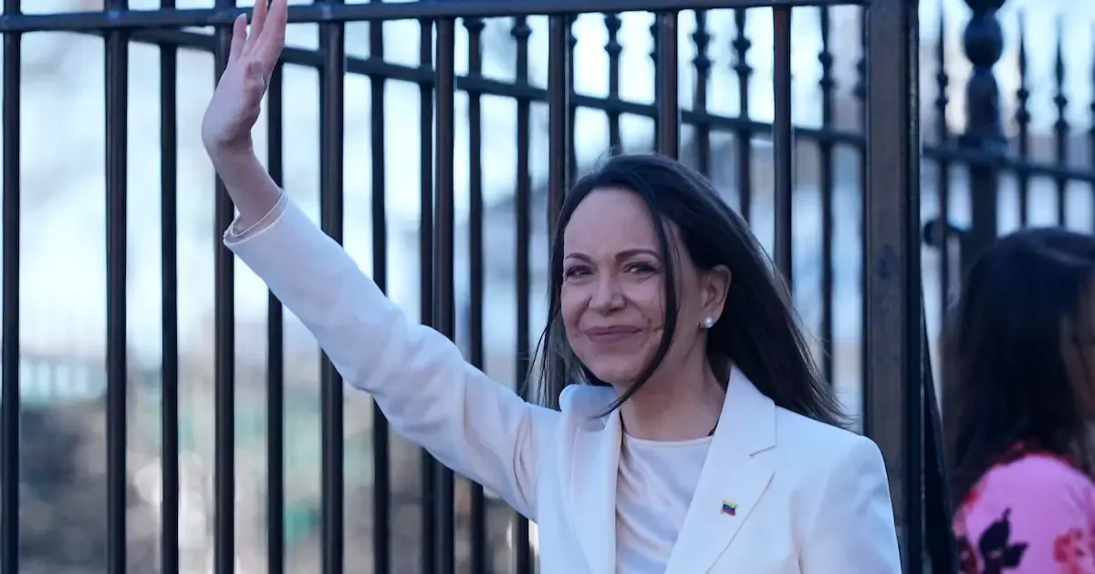 La líder opositora se reunirá con la comunidad venezolana en Santiago.