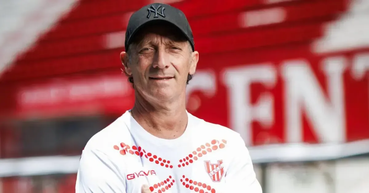 El entrenador argentino comparte su historia de humildad y valores familiares.