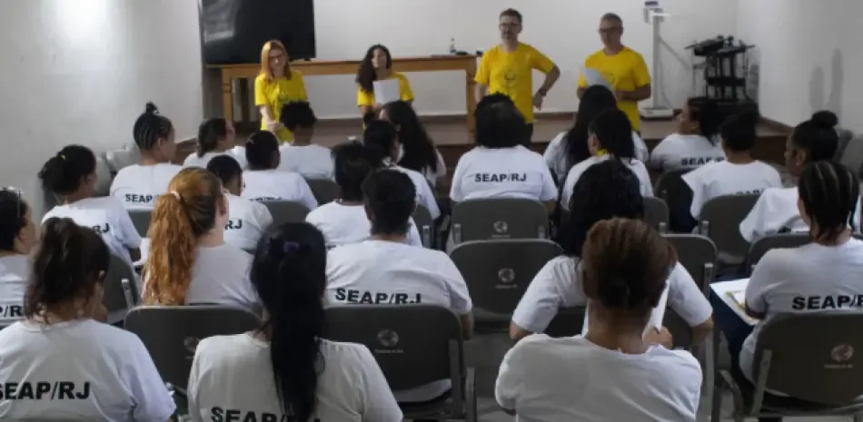 La lectura en prisión permite a reclusos ganar días libres y mejorar su educación.
