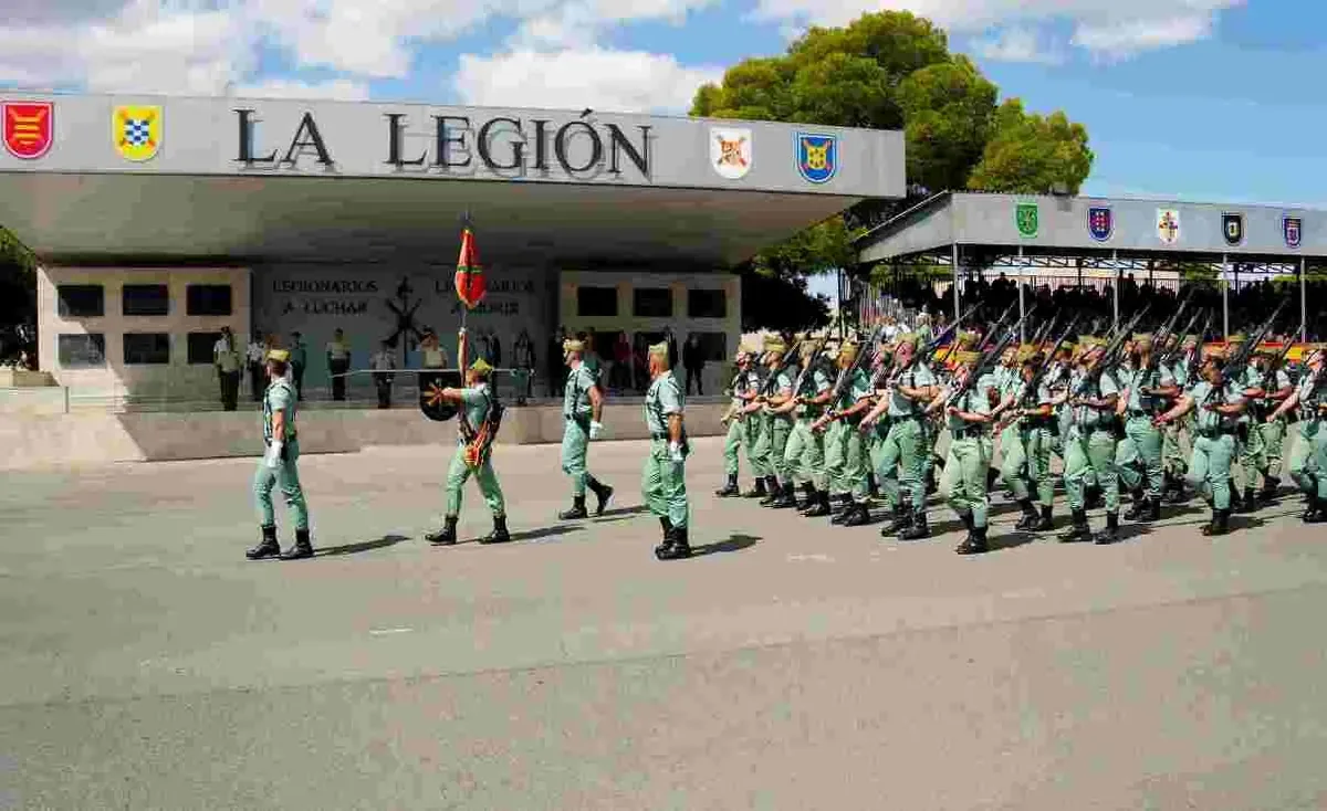 La celebración resalta la importancia de la preparación y los valores de la unidad militar.