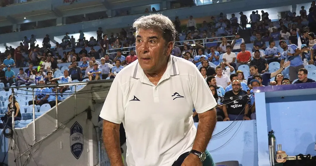 La leyenda del club expresa su apoyo al delantero y critica los comentarios negativos.