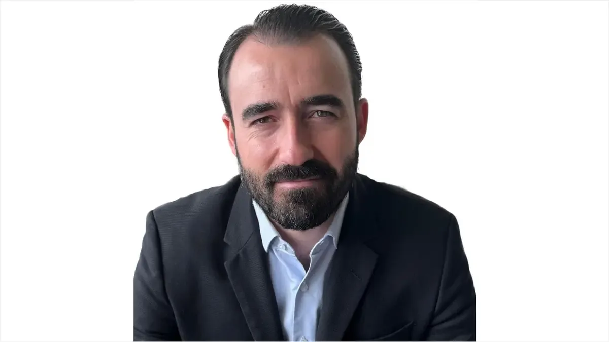 La reconfiguración política en México avanza con la aparición de un nuevo partido que refleja el descontento opositor.
