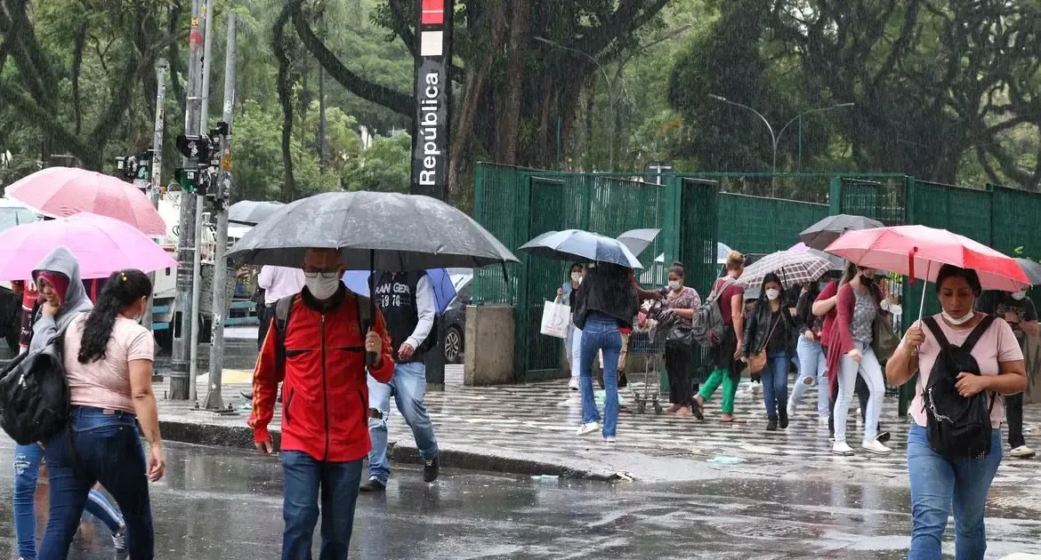 La llegada de una frente fría provocará lluvias y descenso de temperatura en la capital paulista.