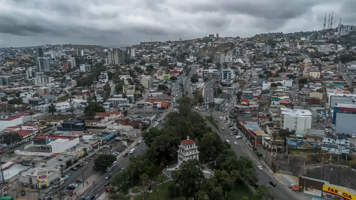 La llegada del frente frío 34 anticipa días de lluvia y un notable descenso térmico en la ciudad.