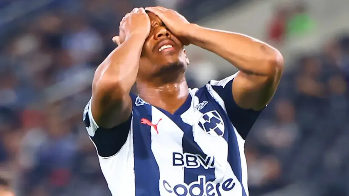 La luxación en el hombro derecho del jugador francés podría dejarlo fuera de las canchas por varias semanas.