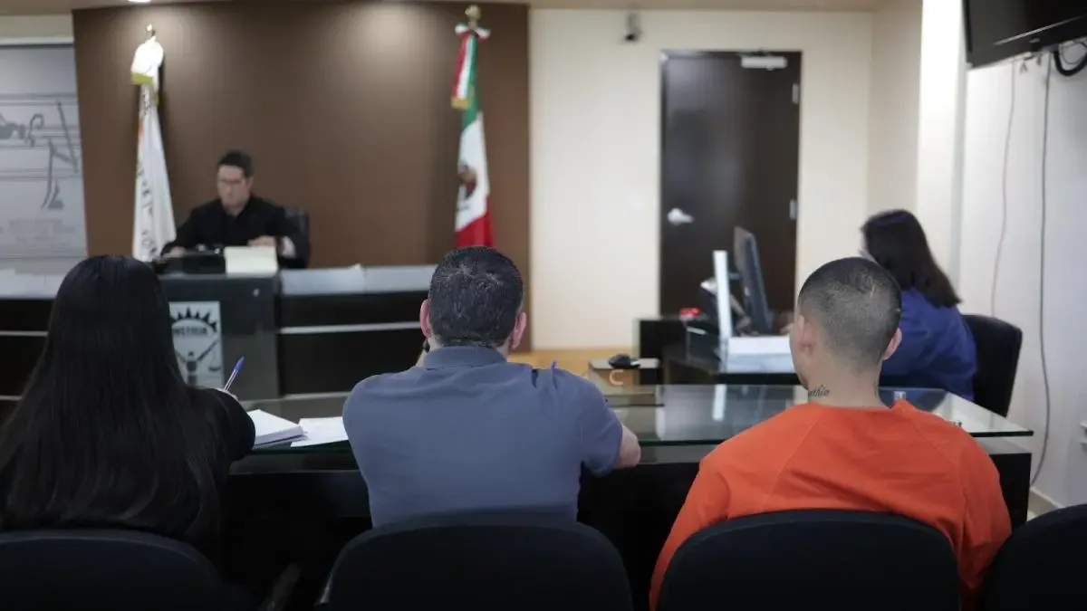 La madre de Paola Andrea expresa su indignación en la sala de audiencias.