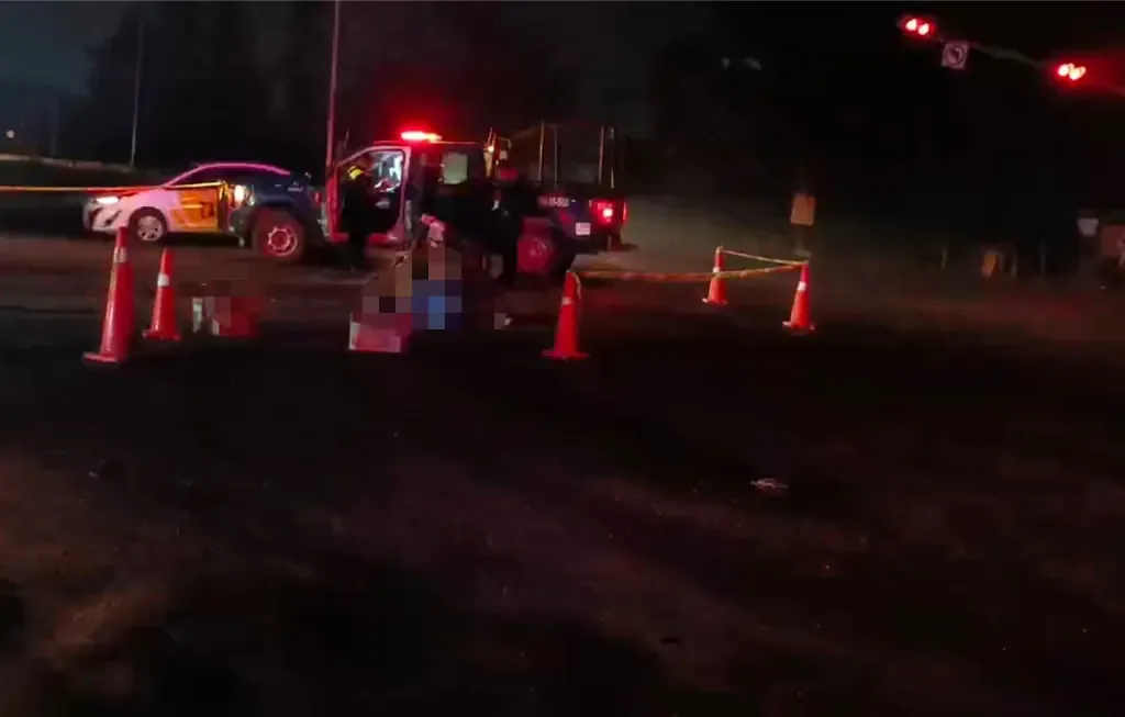 La madrugada del miércoles se registraron dos trágicos accidentes viales que cobraron la vida de tres jóvenes motociclistas.