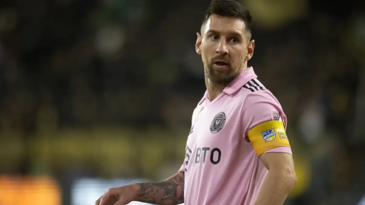 La Major League Soccer arranca su última temporada con calendario natural, destacando figuras como Lionel Messi y James Rodríguez.