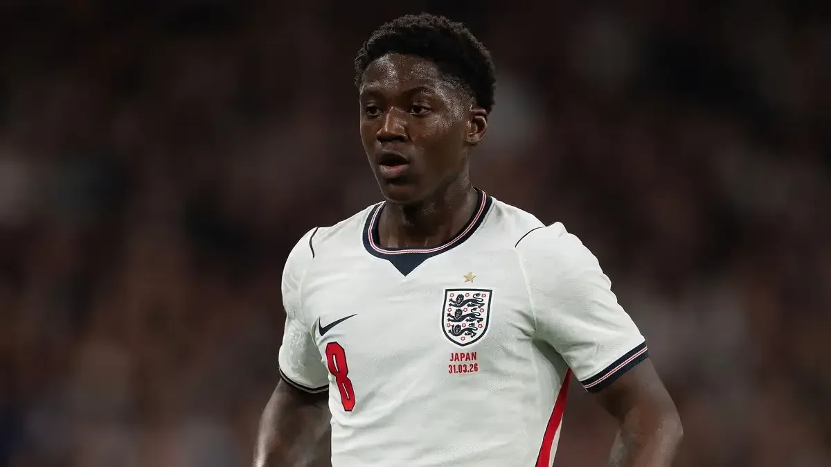 La marca admite un defecto en las camisetas de Inglaterra tras críticas de aficionados.