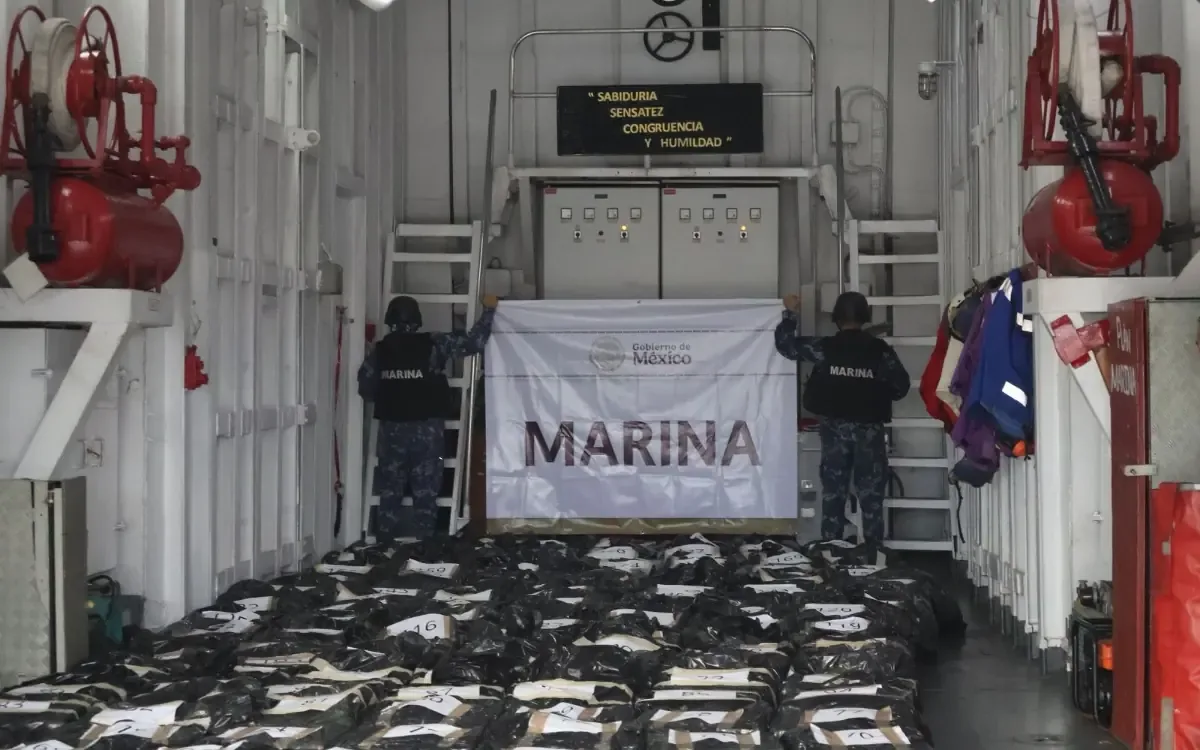 La Marina Armada interceptó un barco en operación conjunta con EE.UU., evitando un gran envío de droga.