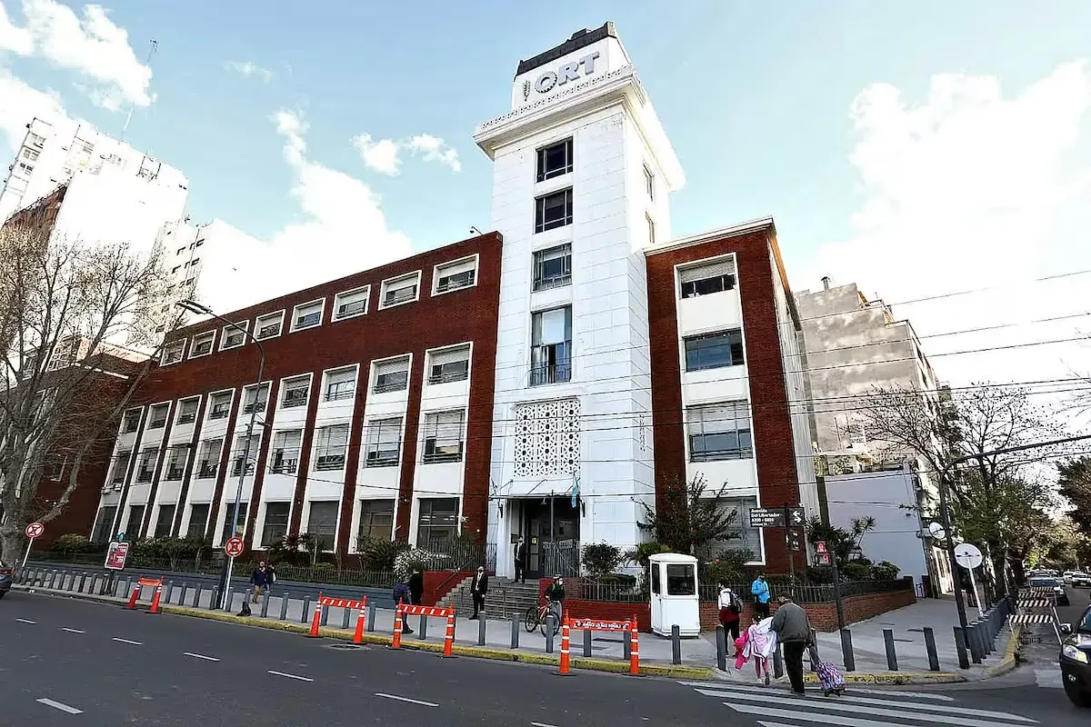 La medida busca crear un ambiente de aprendizaje libre de distracciones.