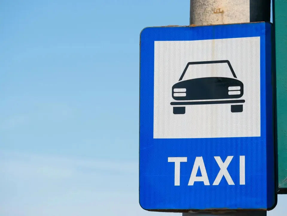 La medida busca facilitar la entrada de nuevos conductores al sector del taxi.