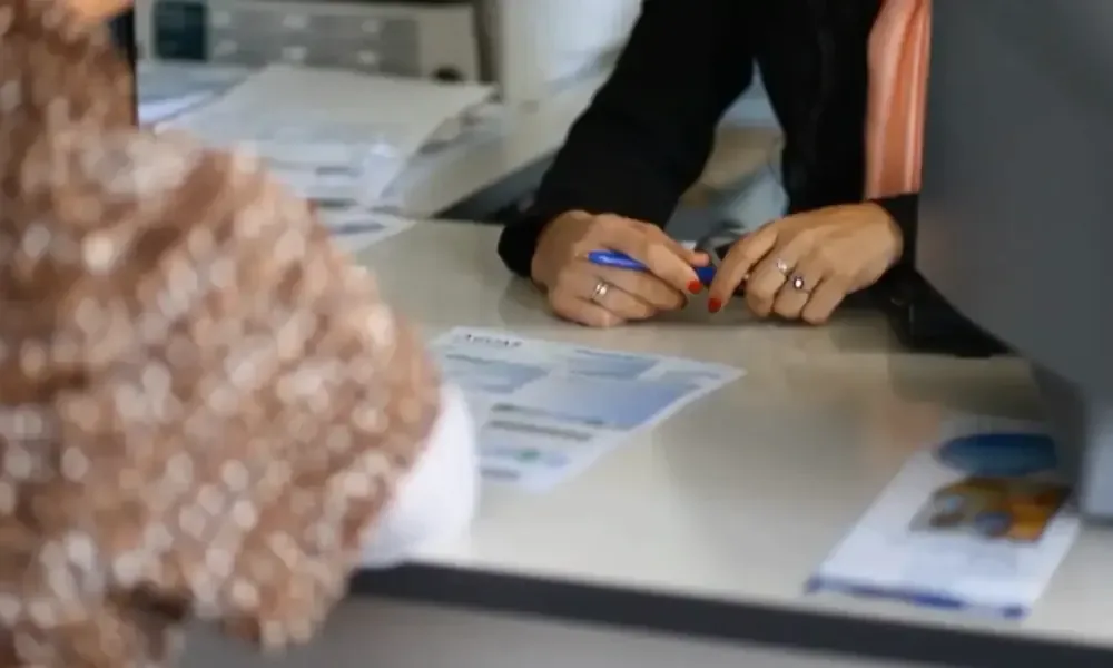 La medida busca modernizar el sistema de farmacias y mejorar el acceso a medicamentos en la provincia.