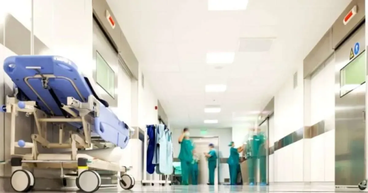 La medida podría afectar la atención en hospitales públicos por la falta de personal.