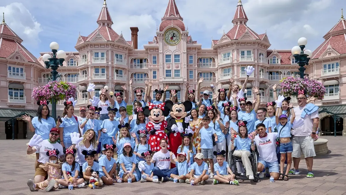 Un viaje lleno de alegría para jóvenes pacientes de cáncer que olvidan la enfermedad por un momento.