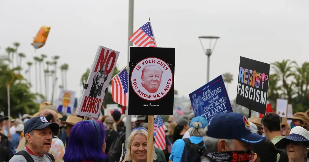 La movilización critica las políticas migratorias de la administración Trump y busca abogar por cambios en la comunidad.