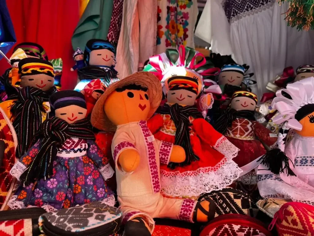 La muñeca Dönxu, un símbolo de la cultura otomí en Amealco.