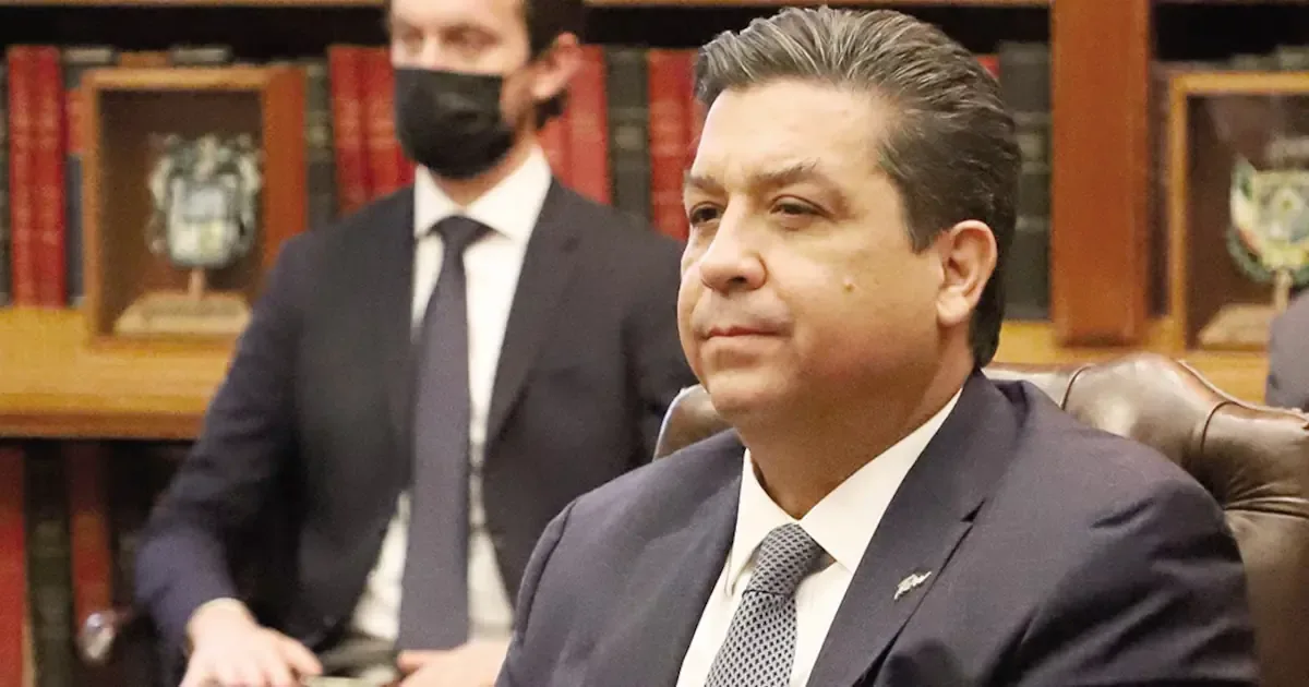 La negativa mantiene vigentes órdenes de captura por delitos graves en contra del exgobernador y su familia.