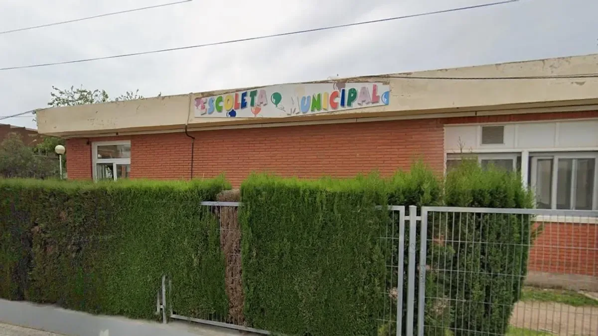 La nueva escoleta busca mejorar la oferta educativa para familias en la zona costera.