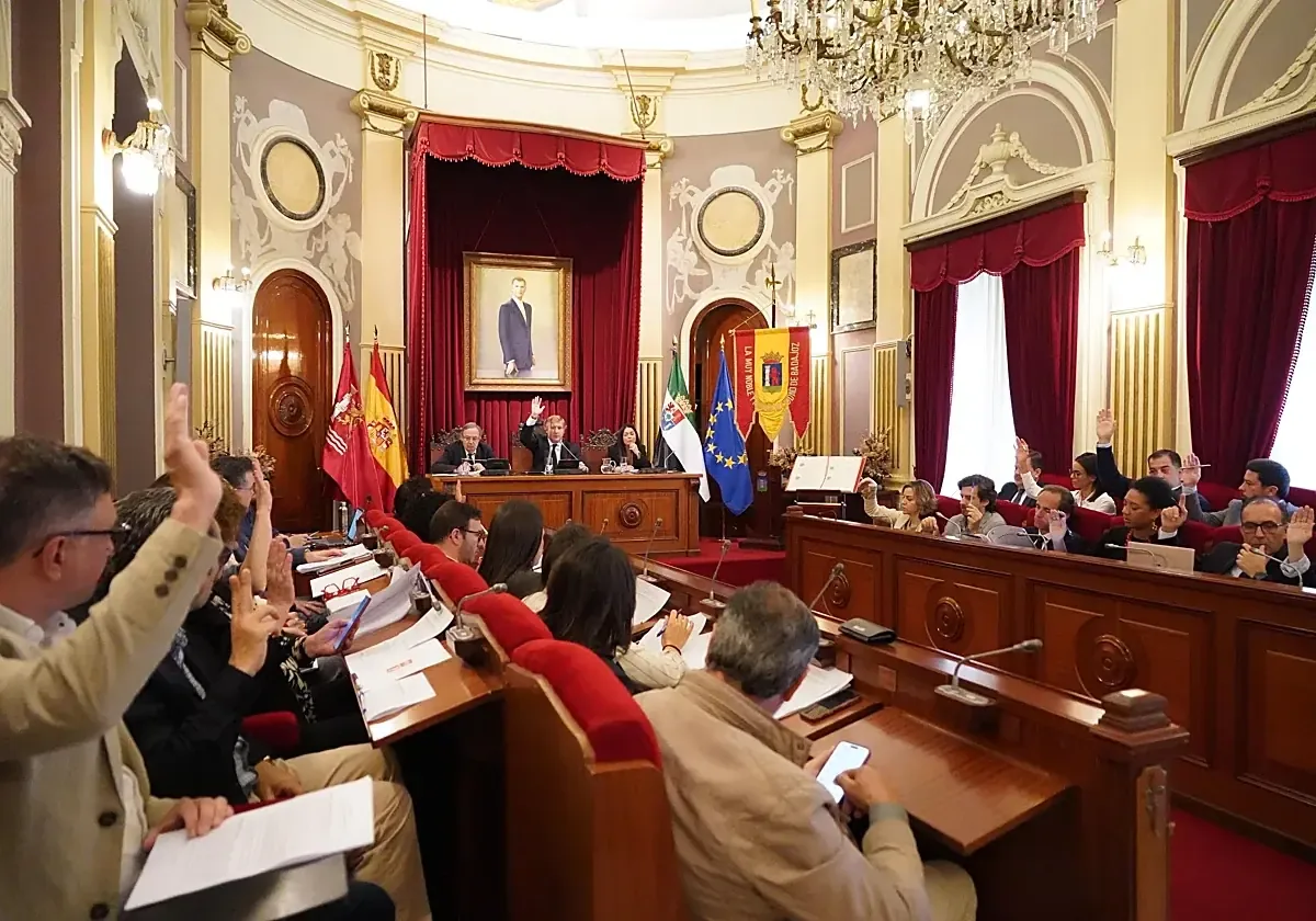 La nueva iniciativa contra el menú halal en colegios públicos de Badajoz genera controversia en la política local.