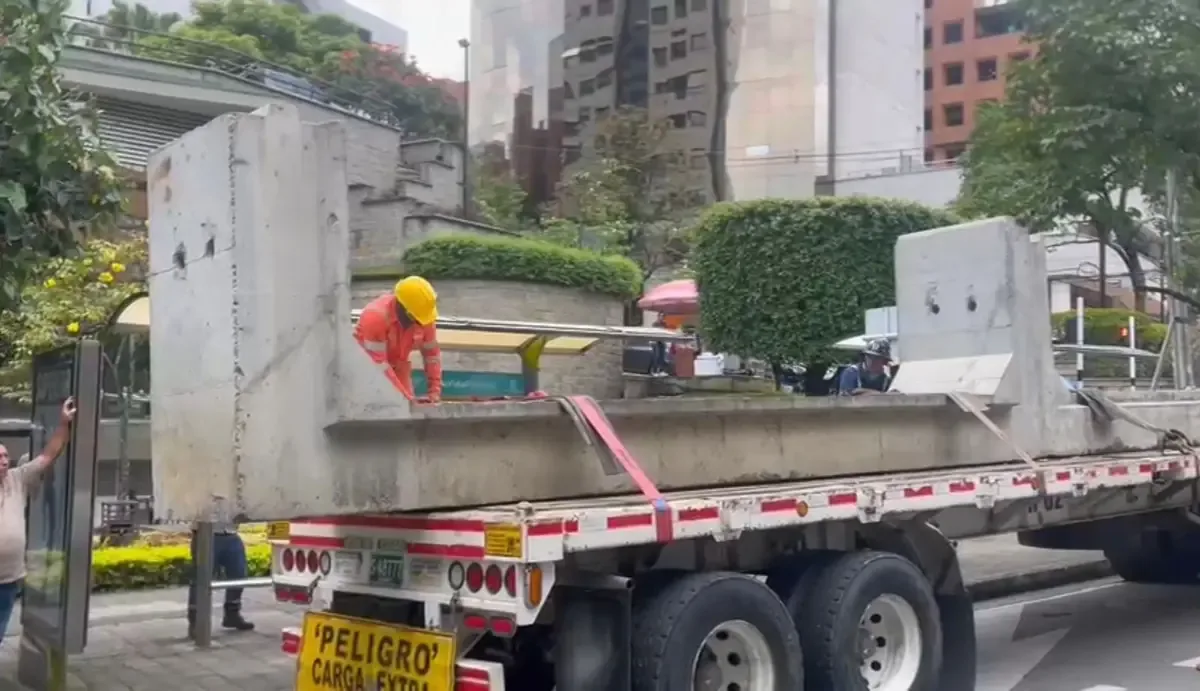 La obra busca restaurar la movilidad y seguridad vial en el sector afectado.