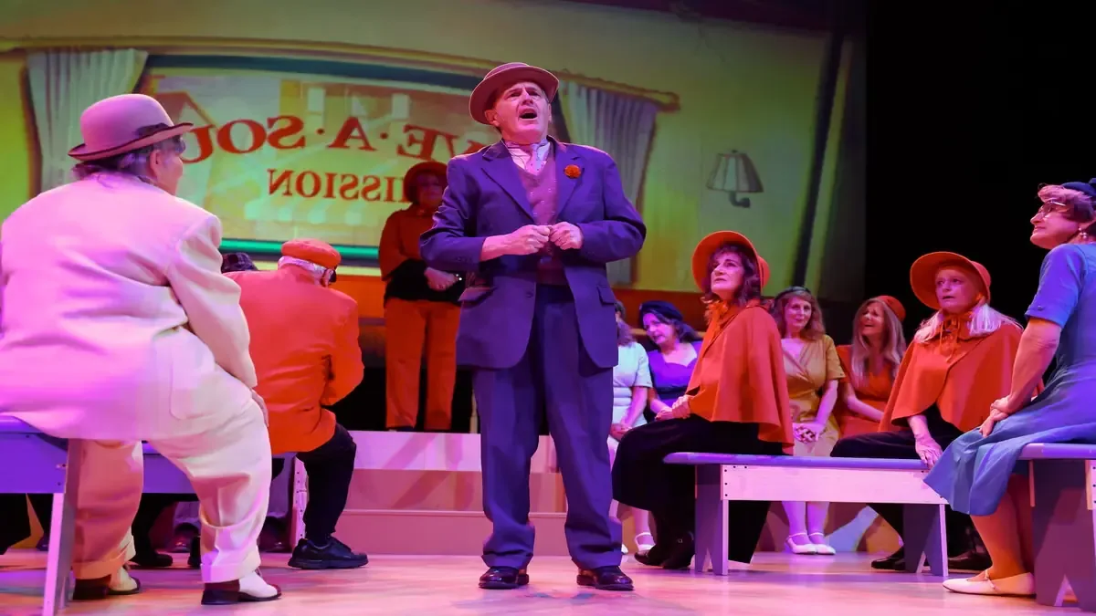 La obra celebra el talento de artistas mayores de 55 años, mostrando su pasión por el teatro.