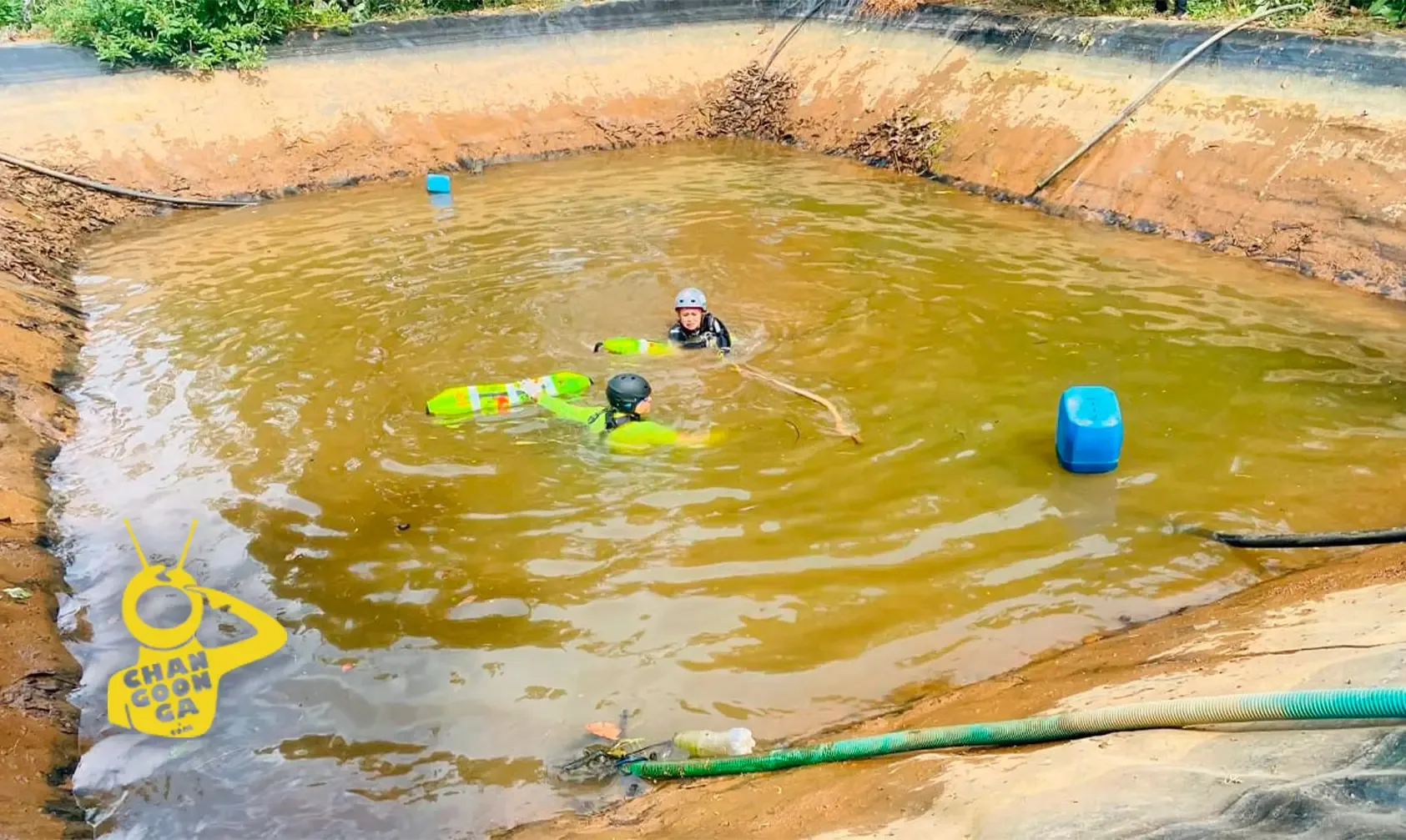 La olla de agua agrícola donde fue encontrado el cuerpo de Filemón en Tacámbaro.