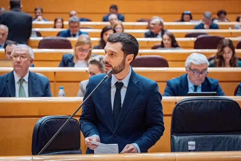 La oposición critica el decreto de vivienda del Gobierno español, que busca extender contratos de alquiler.