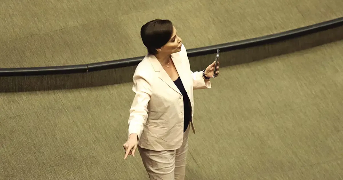La ausencia del senador morenista Enrique Inzunza genera polémica en la Comisión Permanente.