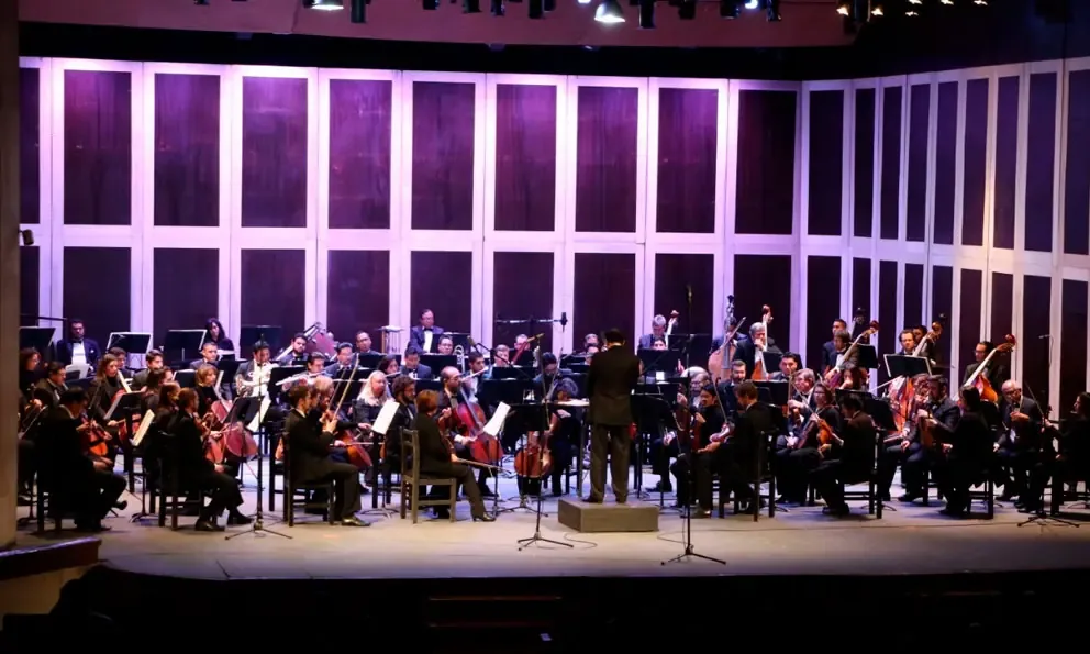 La Orquesta Sinfónica de San Luis Potosí celebró el amor con un emocionante concierto lleno de emociones y diversidad musical.