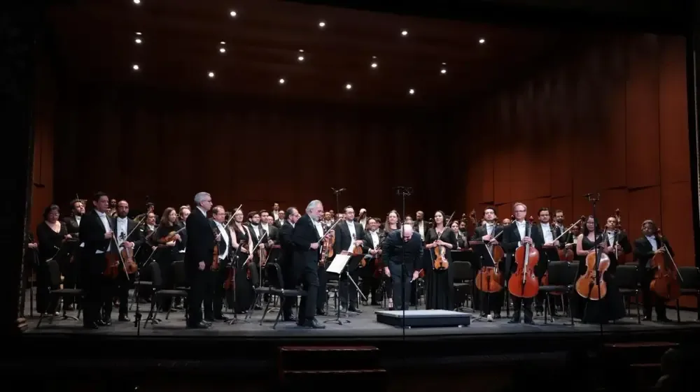 La OSUG ofrece un repertorio clásico y contemporáneo en el Teatro Juárez.