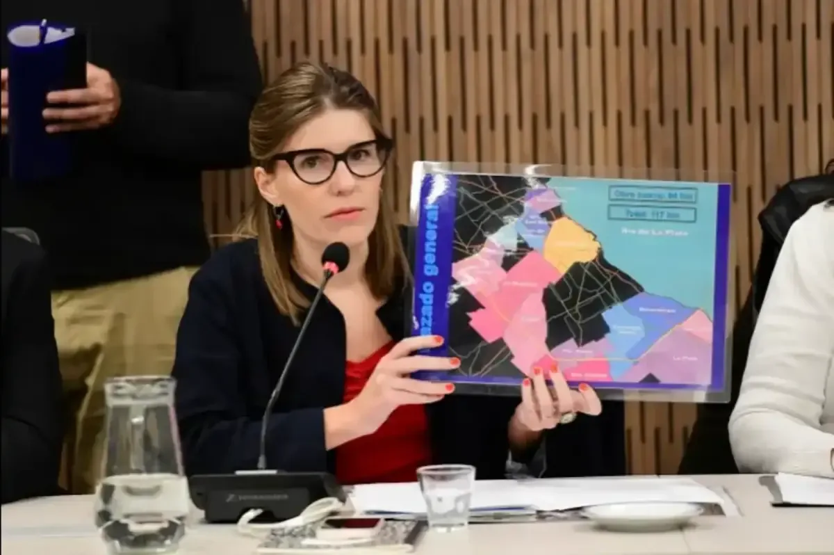 La paralización de la obra genera tensiones entre oficialismo y oposición en la Cámara de Diputados.