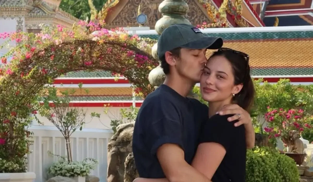 La pareja de actores comparte imágenes de su hogar, marcando una nueva etapa en su relación.