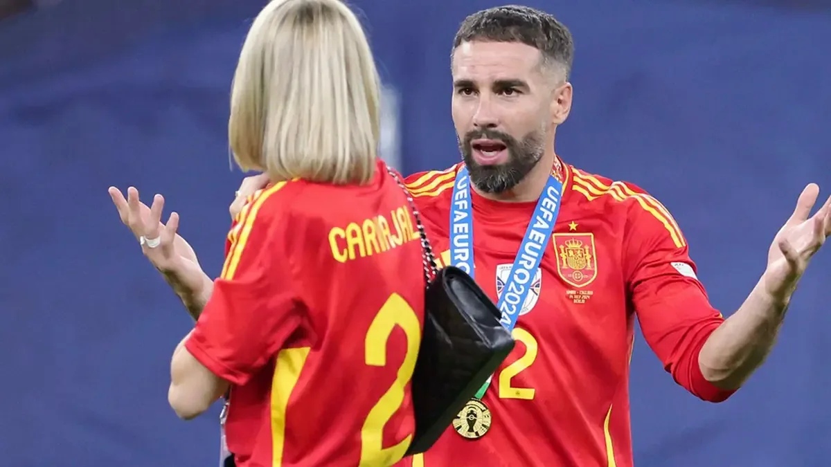La pareja del futbolista muestra su vida en redes sociales tras los recientes acontecimientos legales.