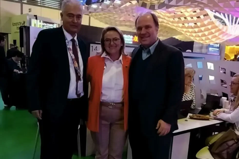 La participación del alcalde de Tías busca fortalecer el turismo en el mercado alemán.