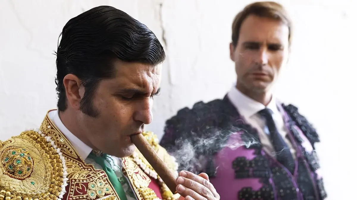 La participación del torero en el ciclo taurino es incierta tras su reciente lesión.