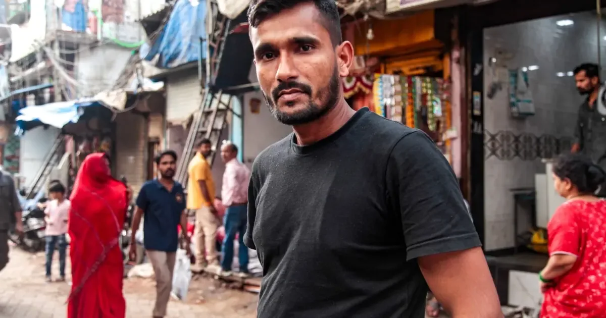 La película, basada en una historia real, busca concienciar sobre la discriminación en la India contemporánea.