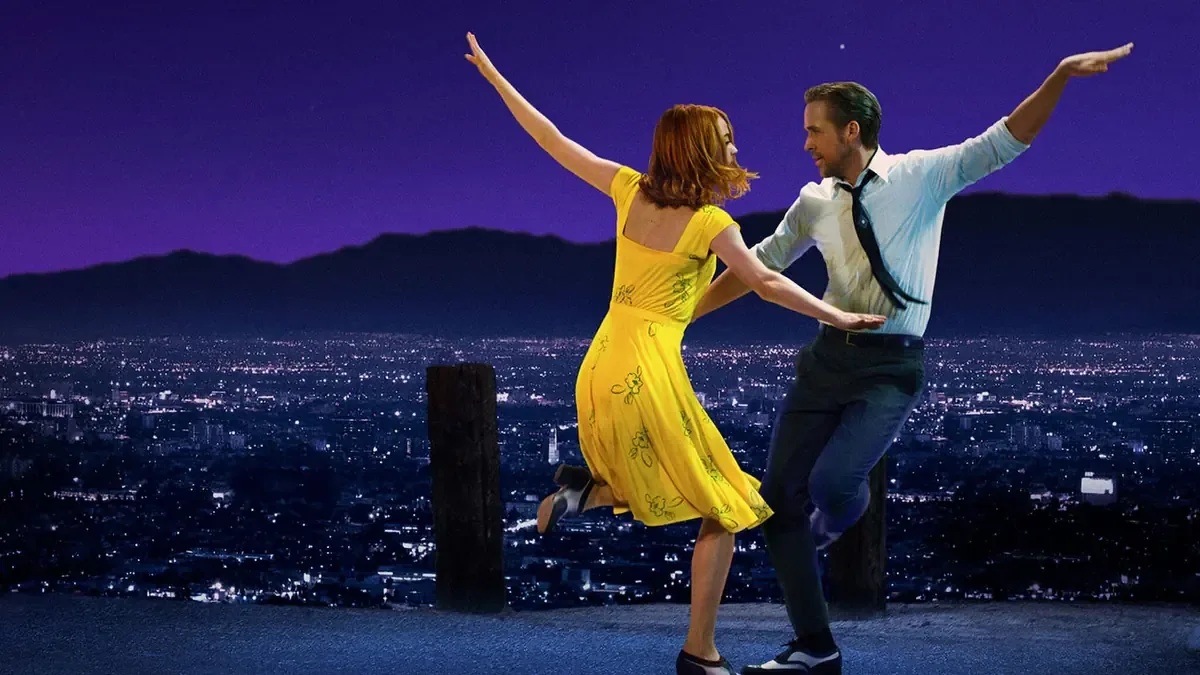 La película reevalúa el equilibrio entre el amor y la ambición en la ciudad de los sueños.