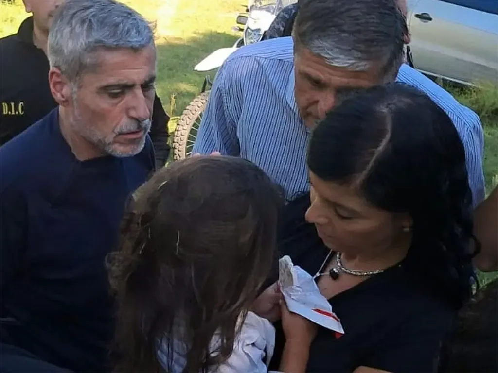 La pequeña fue hallada con vida después de casi 24 horas de búsqueda.