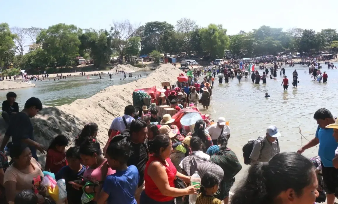 La peregrinación de fieles indígenas destaca su devoción y tradiciones en un evento anual significativo.